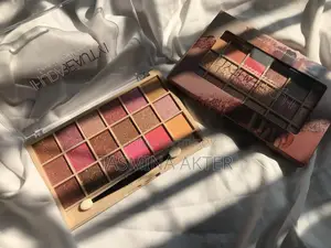 18 Color Eyeshadow Palette
