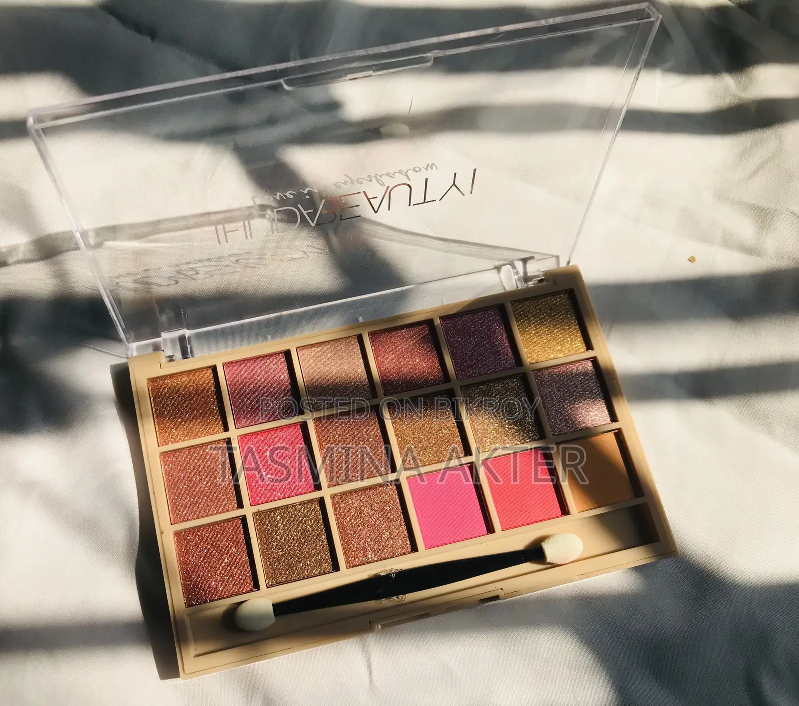 18 Color Eyeshadow Palette