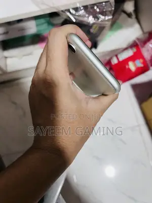 Apple XR 128 GB White