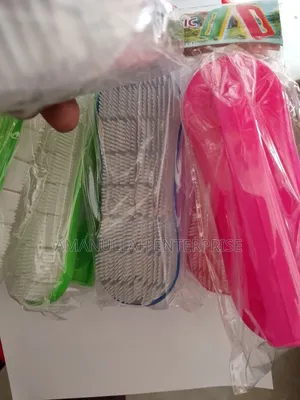 Durable Plastic Laundry Washing Brush – Multi-Purpose Clothes Scrubbing Brush with Ergonomic Grip (Pack of 1 / Random Colors)