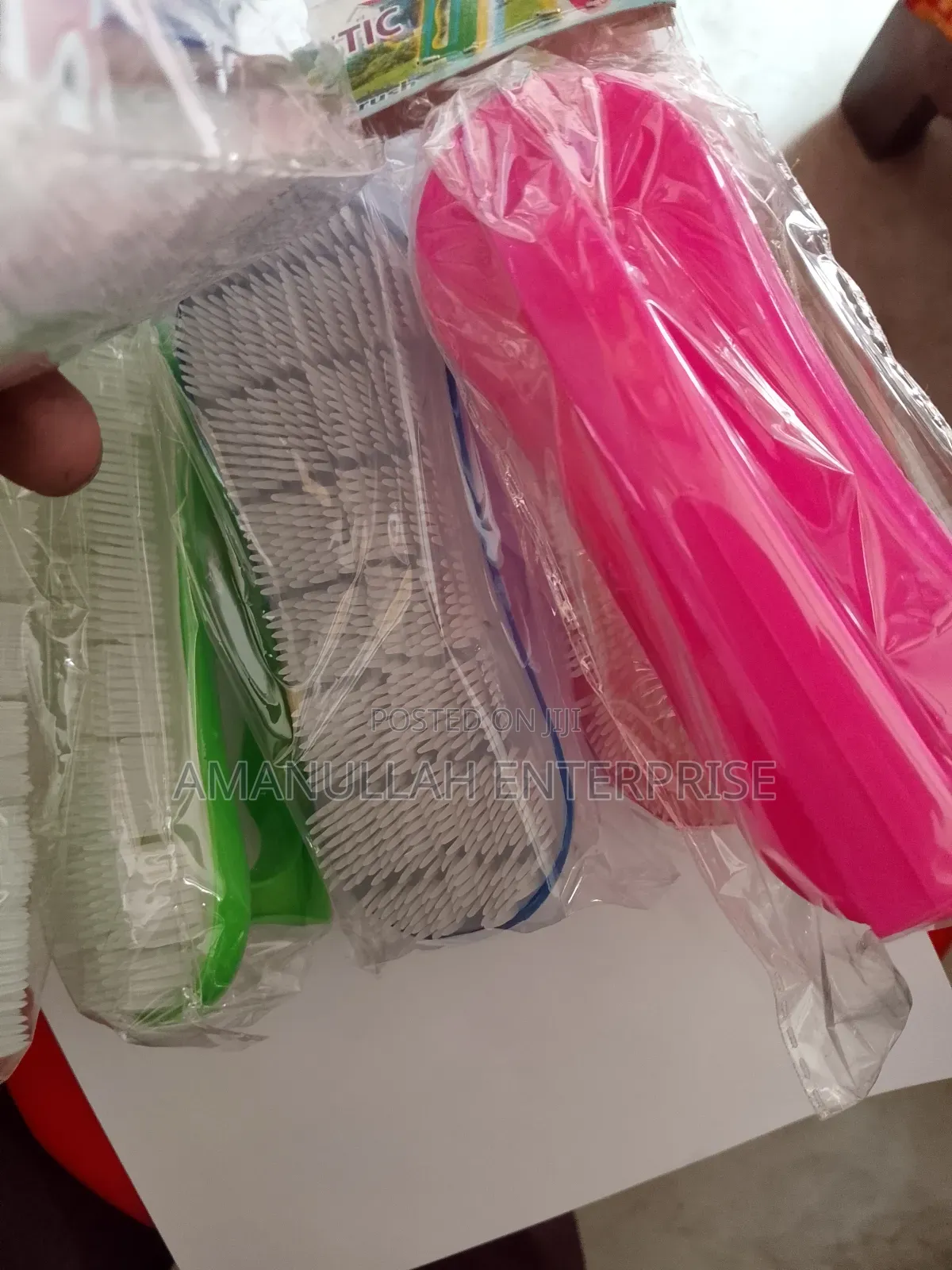 Durable Plastic Laundry Washing Brush – Multi-Purpose Clothes Scrubbing Brush with Ergonomic Grip (Pack of 1 / Random Colors)