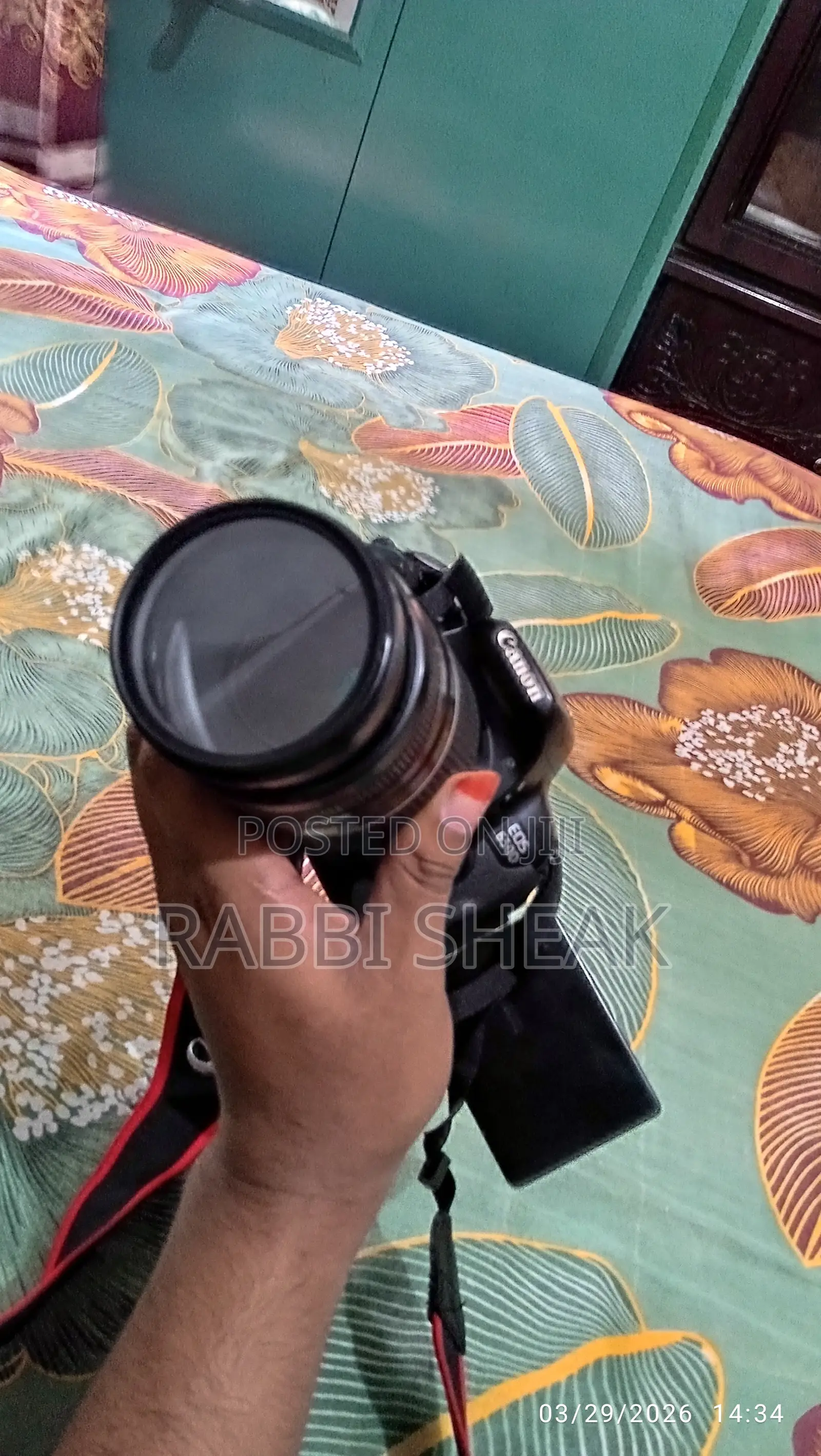 Selling Canon 650D. Comes with Full Fresh Battery and Charger