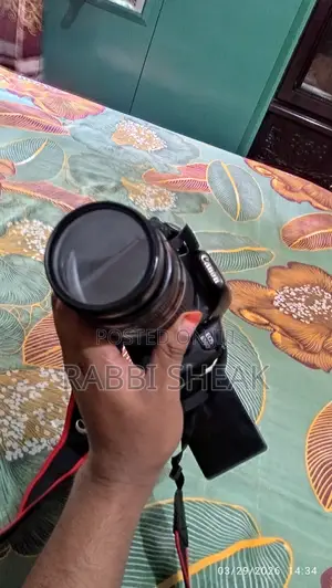 Selling Canon 650D. Comes with Full Fresh Battery and Charger