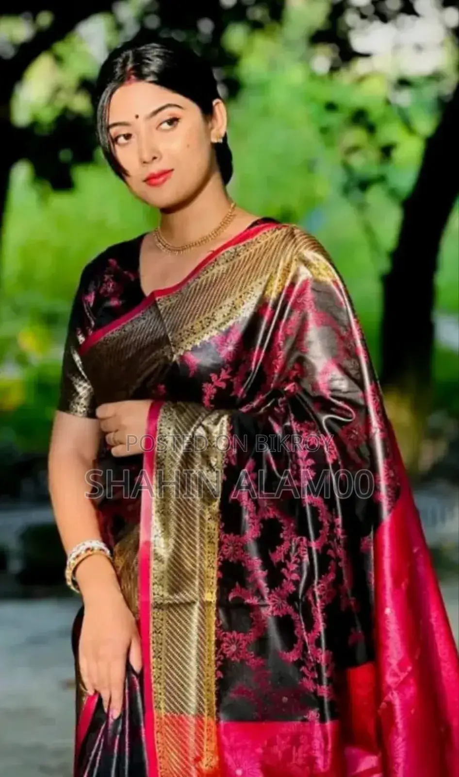 বেনারশি কাতান শাড়ি সাথে ব্লাউজ পিস