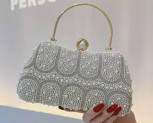 মহিলাদের ব্যাগ বিক্রির জন্য