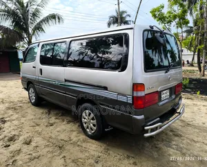 Toyota HiAce 2003 Silver