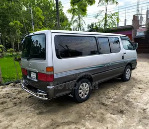 Toyota HiAce 2003 Silver