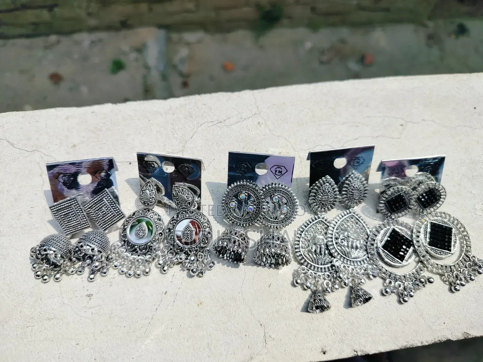২৭০টাকা ৫ জোড়া কানের দুল।