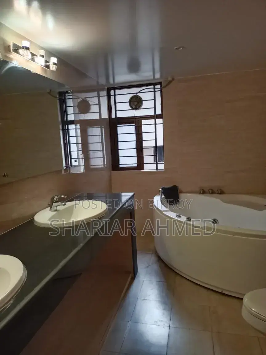 4bdrm Apartment in Gulshan for Rent