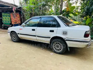 Car 2000 White