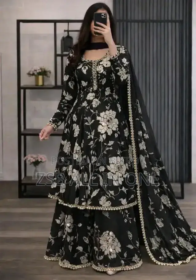 Garara Three Piece আকর্ষণীয় করতে এই ড্রেসটি হতে পারে পারফেক্ট পছন্দ।
