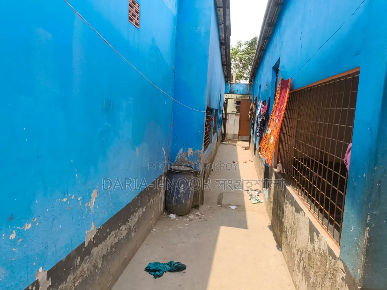 উত্তরখানে ১২ ফিট রাস্তা সংলগ্ন তিন কাঠা জমিতে টিন শেড বাড়ি বিক্রি