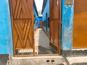 উত্তরখানে ১২ ফিট রাস্তা সংলগ্ন তিন কাঠা জমিতে টিন শেড বাড়ি বিক্রি