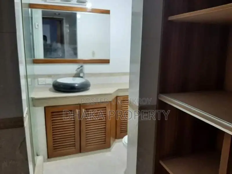 গুলশানে ২৪৫০ বর্গফুটের আন-ফার্নিশড অ্যাপার্টমেন্ট ভাড়া