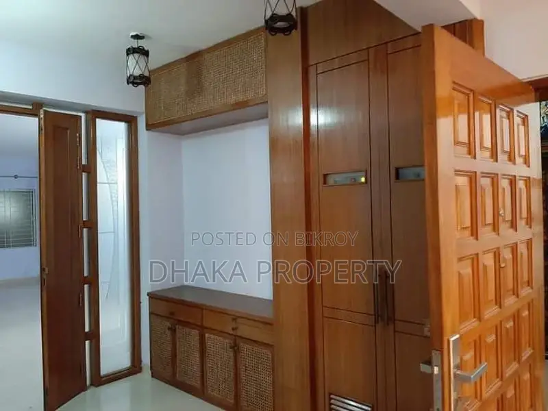 গুলশানে ২৪৫০ বর্গফুটের আন-ফার্নিশড অ্যাপার্টমেন্ট ভাড়া