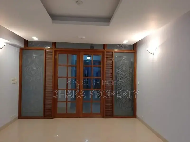 গুলশানে ২৪৫০ বর্গফুটের আন-ফার্নিশড অ্যাপার্টমেন্ট ভাড়া