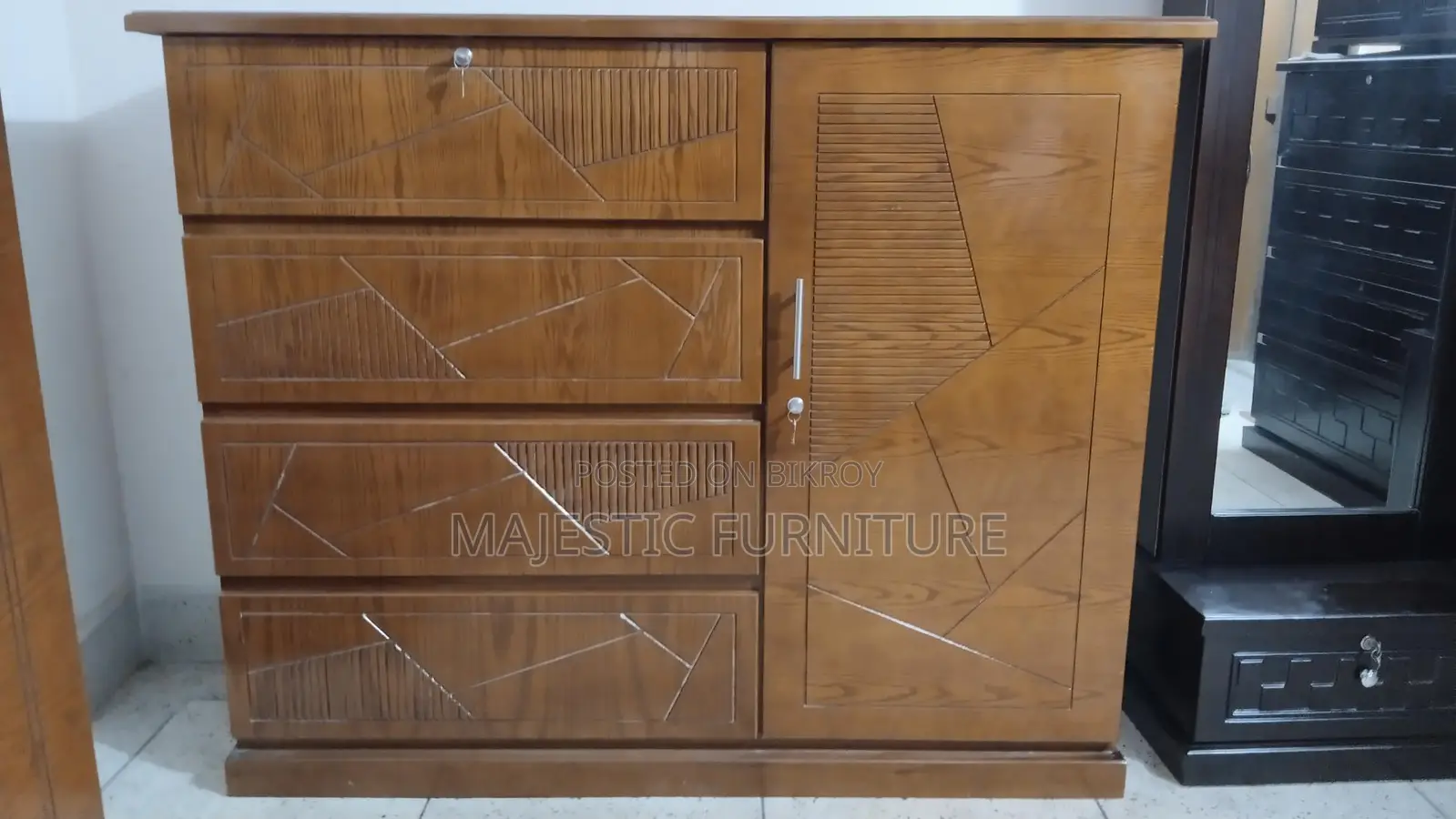 WARDROBE CANADIAN OAK VENEER. M # 3914