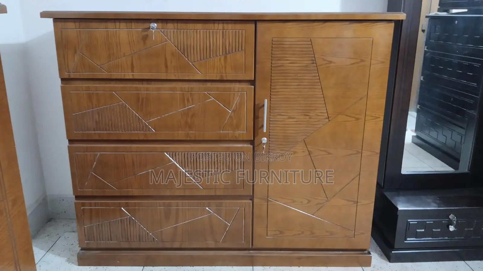 WARDROBE CANADIAN OAK VENEER. M # 3914