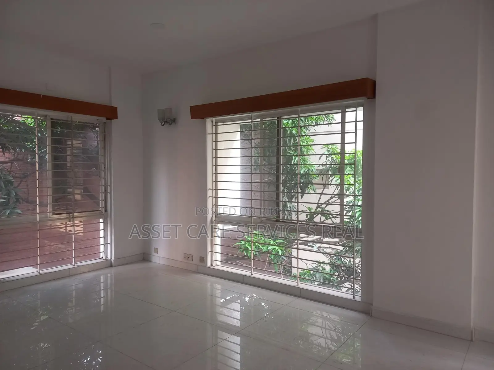 গুলশানে সম্পূর্ণ বাড়ি বিক্রি হবে।