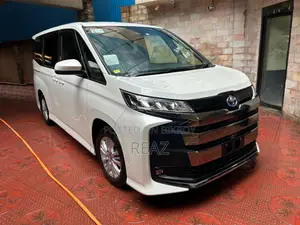 Toyota Noah SG PKG PEARL / 2022