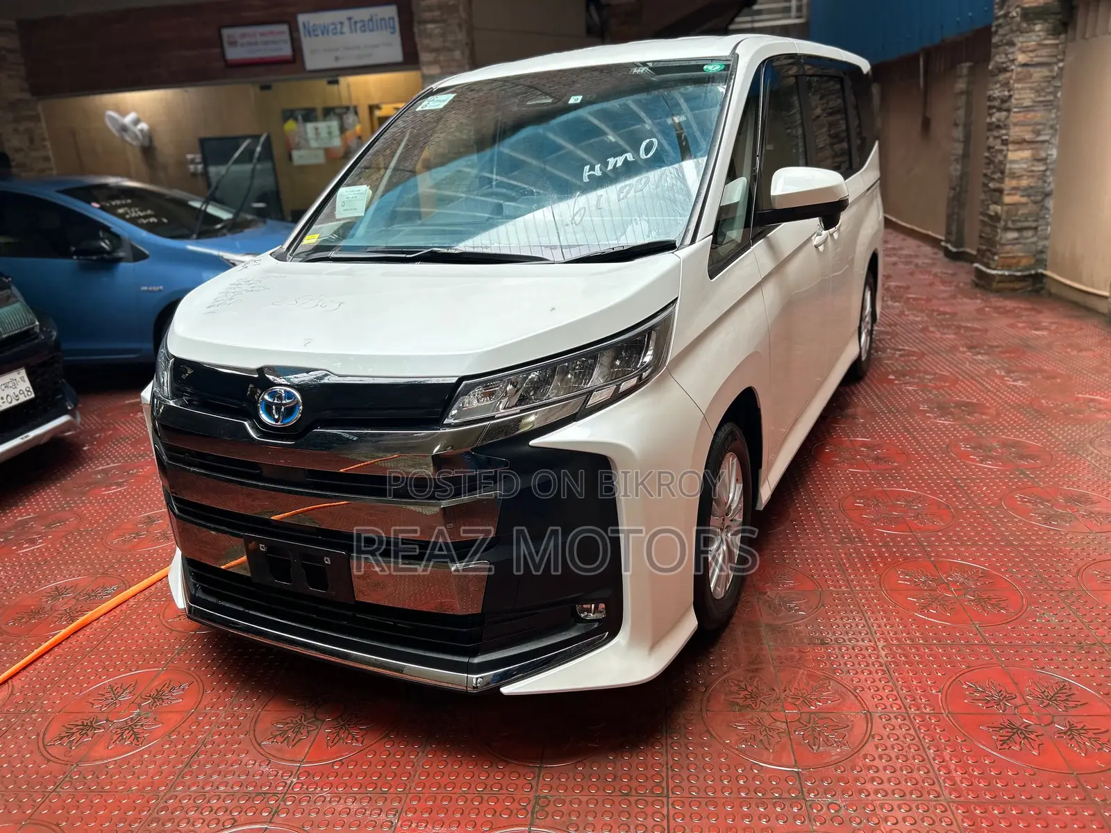 Toyota Noah SG PKG PEARL / 2022
