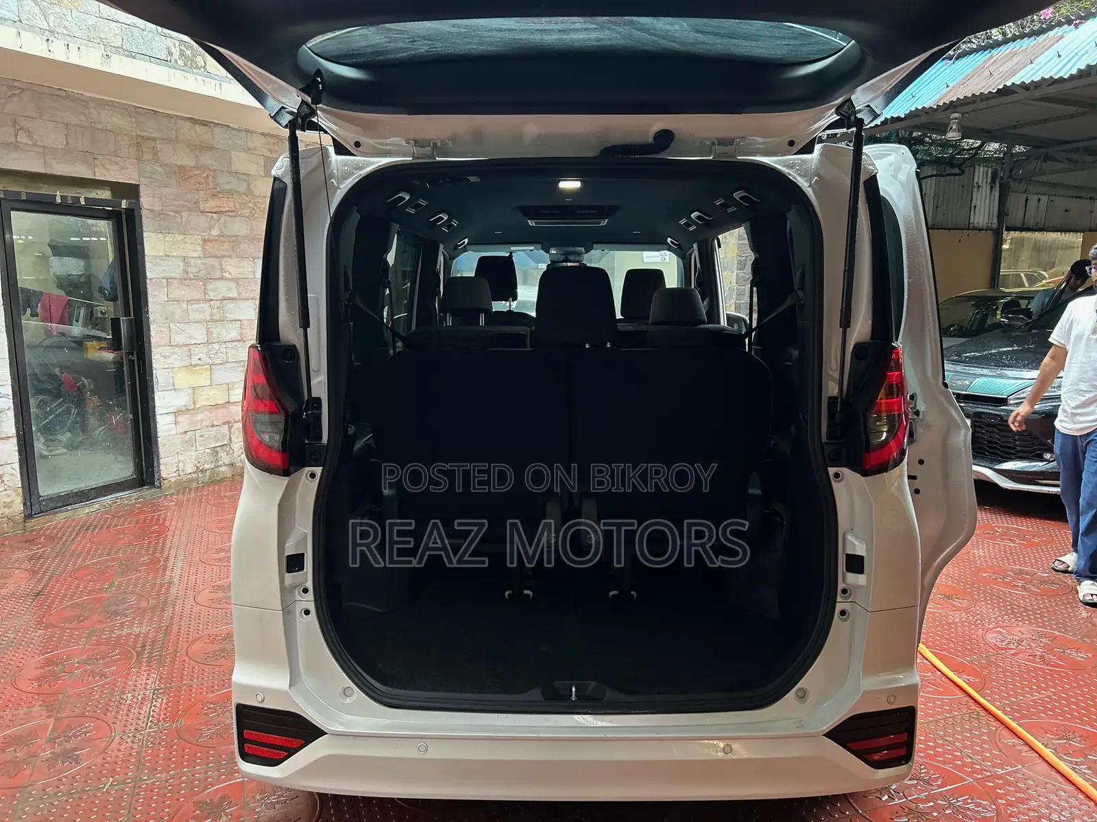 Toyota Noah SG PKG PEARL / 2022