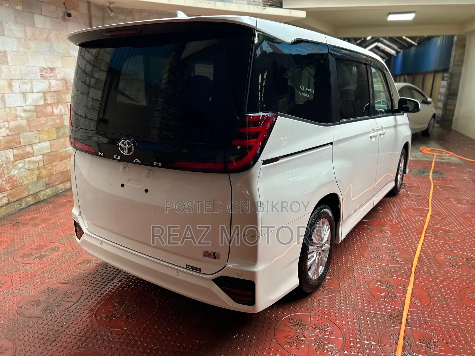 Toyota Noah SG PKG PEARL / 2022