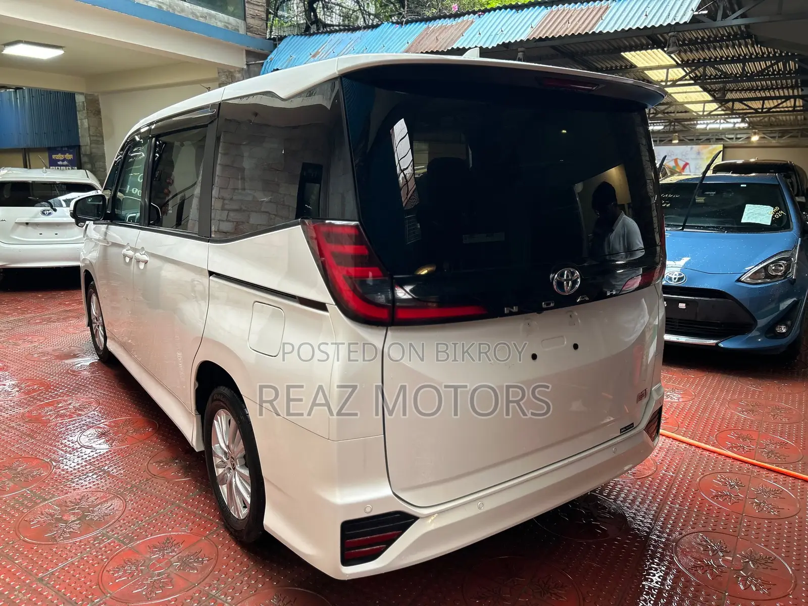 Toyota Noah SG PKG PEARL / 2022