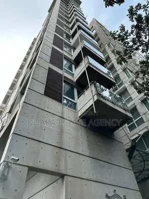 4300 Sq Ft Flat for Sale in Front of United Hospital