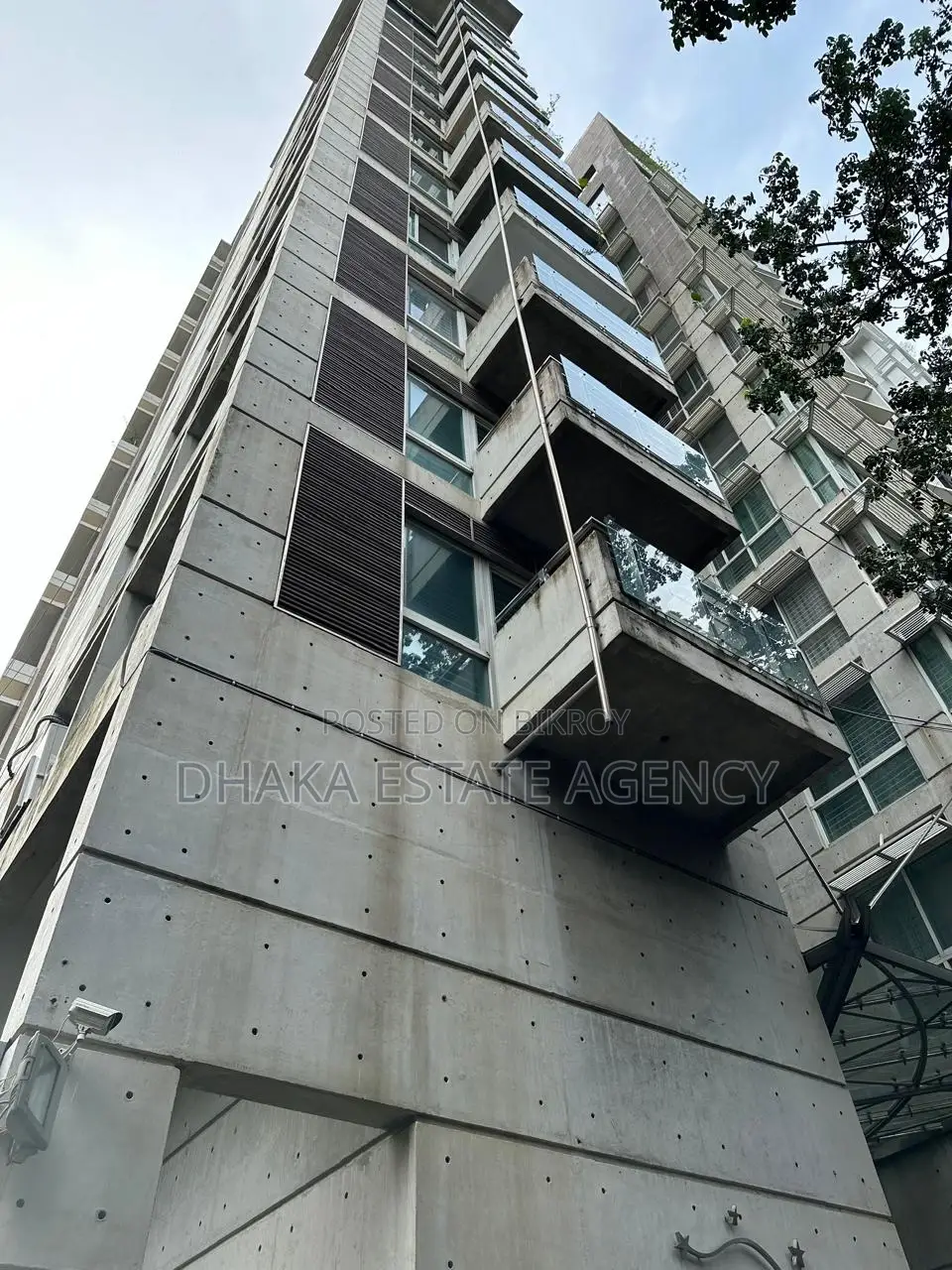 4300 Sq Ft Flat for Sale in Front of United Hospital
