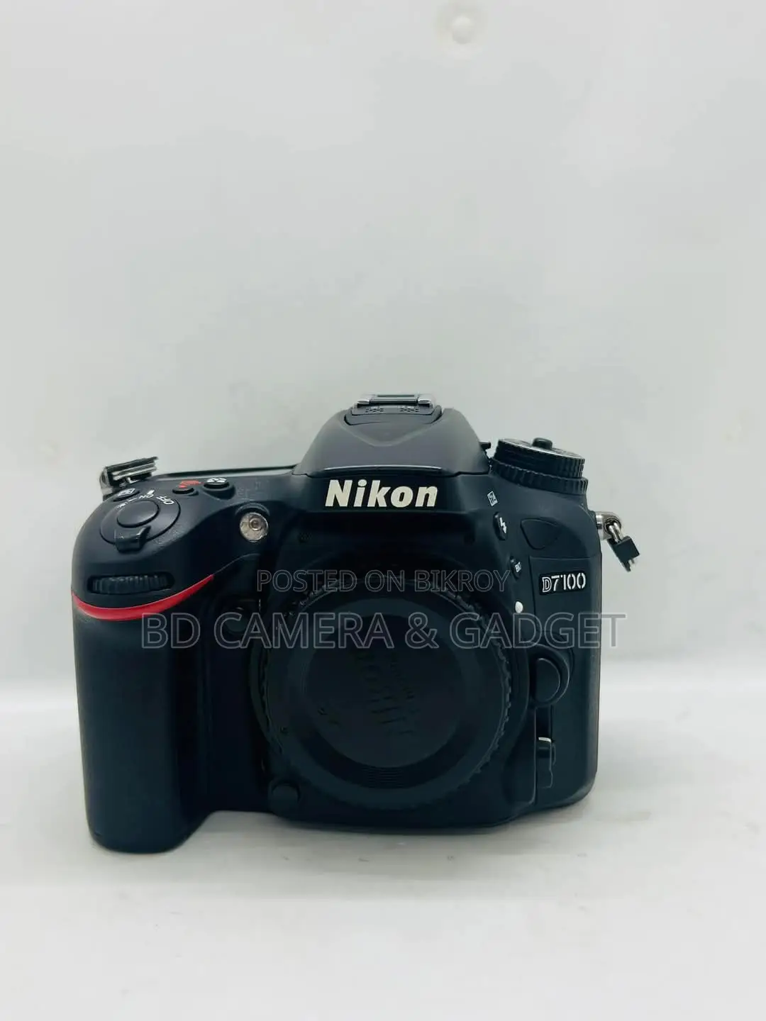 Nikon D7100 body.