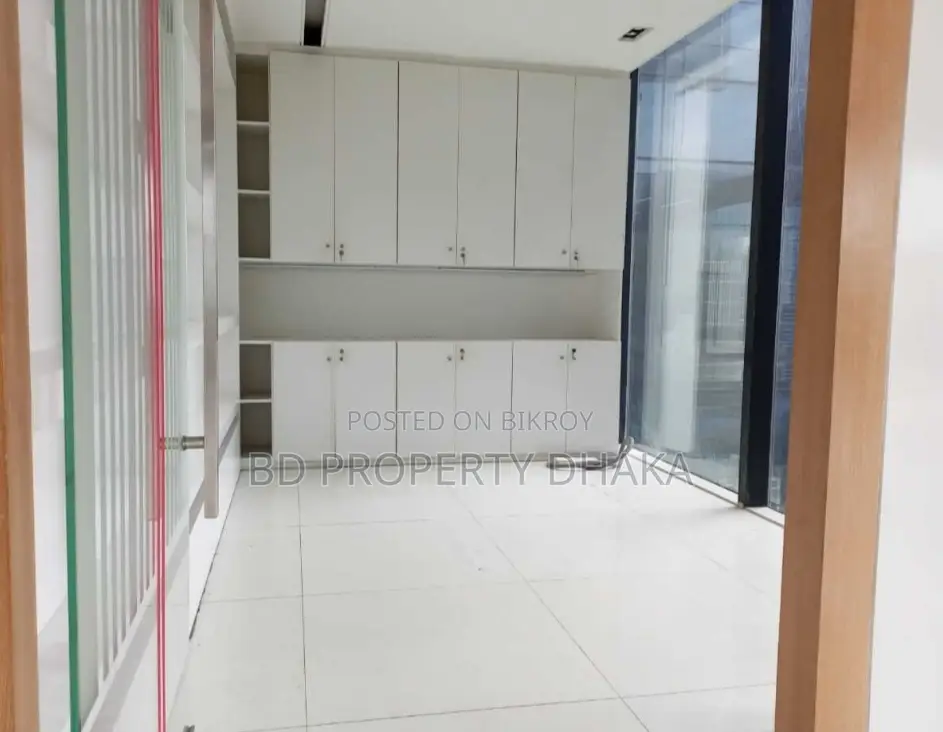 গুলশান এভিনিউতে ৩৮০০ বর্গফুটের ওপেন কমার্শিয়াল স্পেস ভাড়ার জন্য