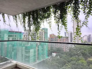 গুলশানে ইয়ুথ ক্লাব পার্কের কাছে ৪০০০ বর্গফুটের এই বিশাল ফ্ল্যাটটির মালিক হোন
