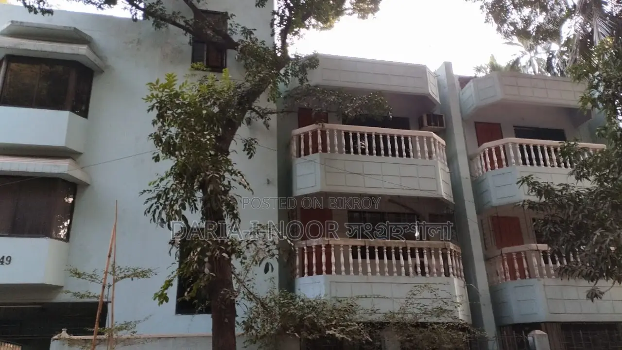3-story old house with 10 katha land for sale in Dhanmondi