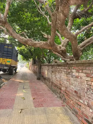 ধানমন্ডিতে লেক সংলগ্ন ২০ কাঠা দক্ষিণ মুখী জমি বিক্রি