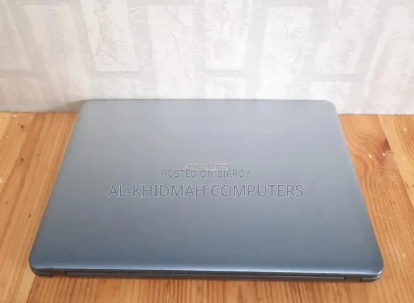 Asus Core i3 7th Gen Laptop, 1TB Hard Disk, 4GB RAM, Courier Delivery Available.