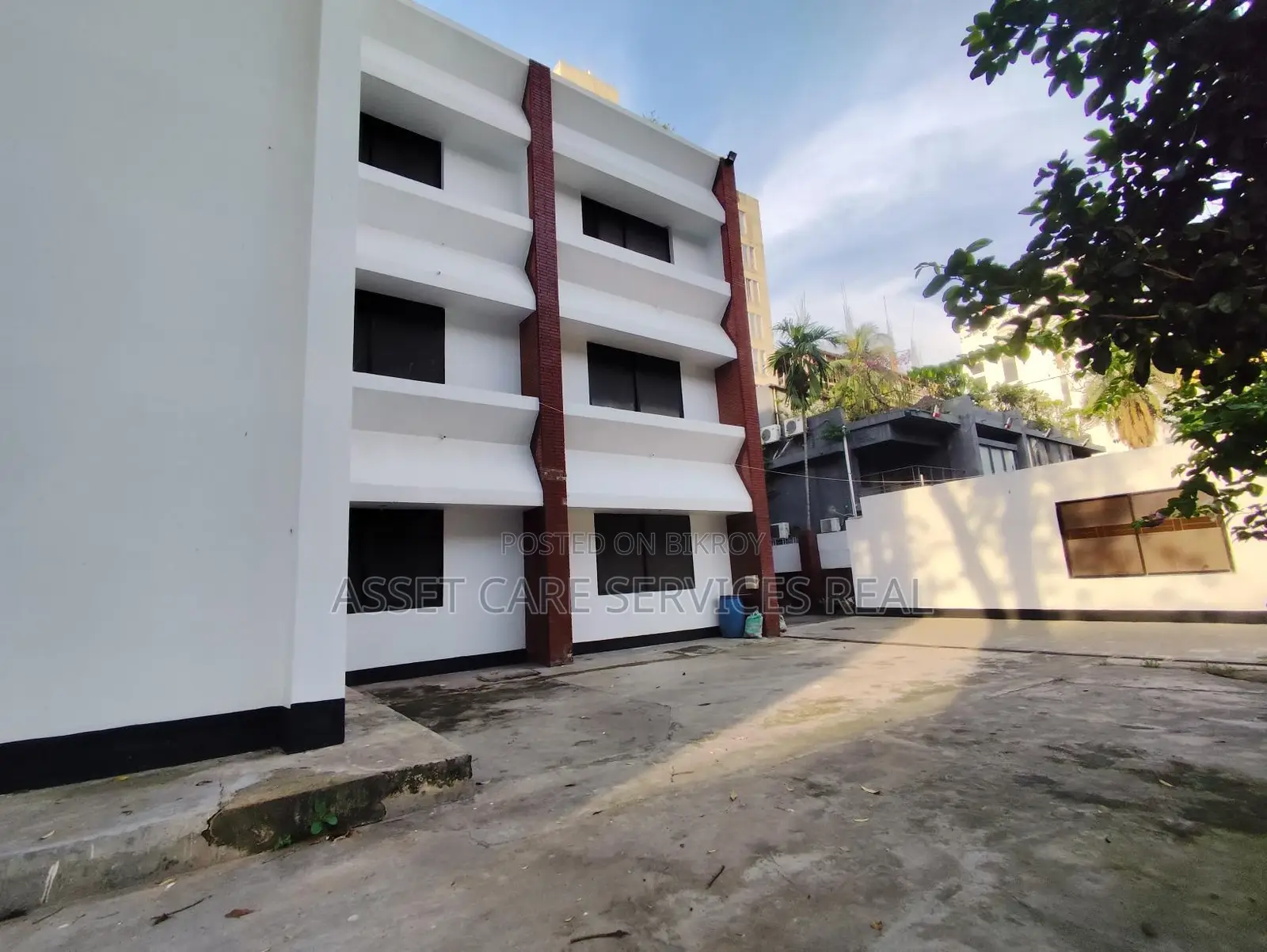 8000-Sqft Beautiful Independent House Rent In Banani