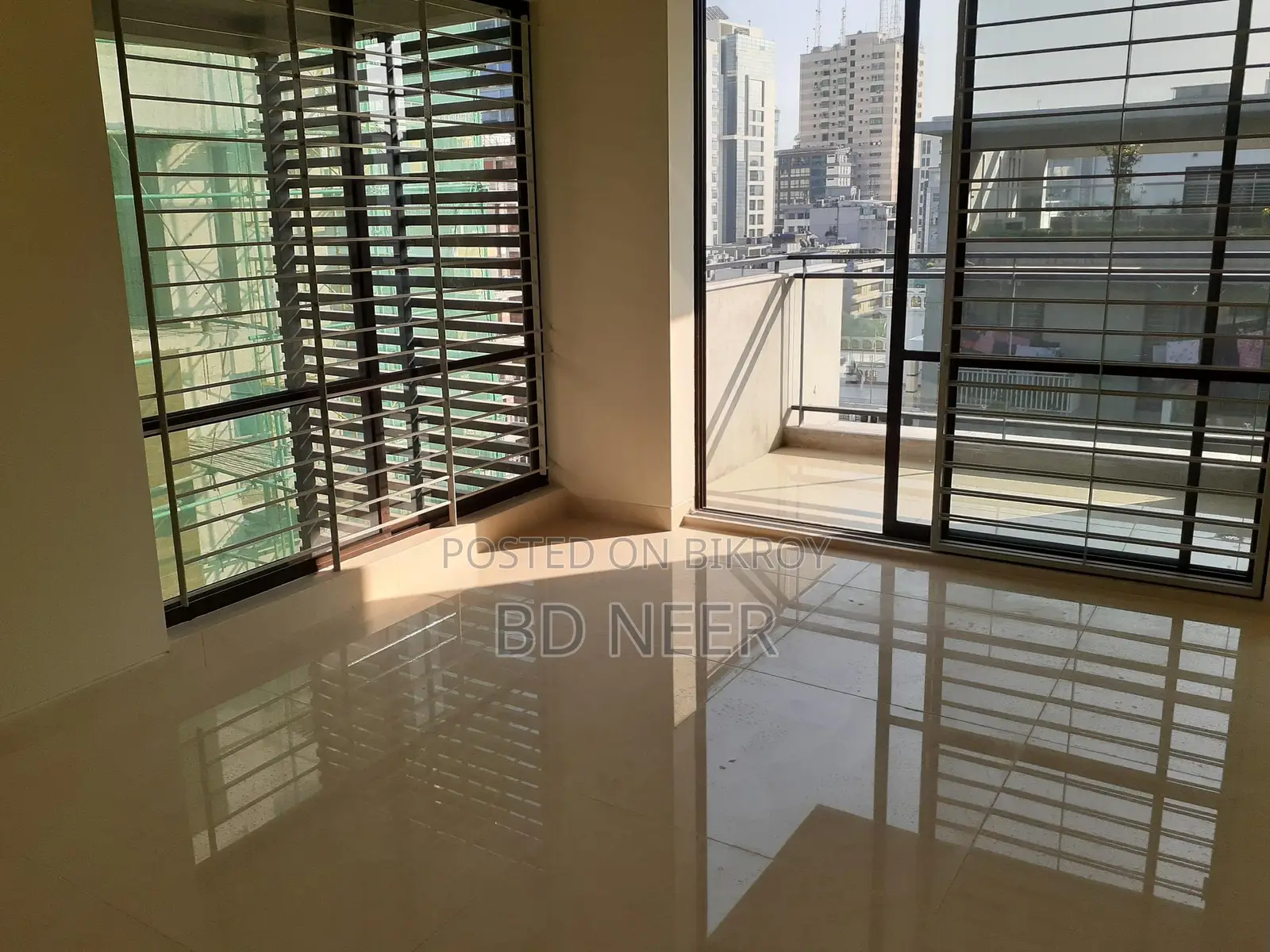 Unfurnished 3 Bed room Flat Rent in Gulshan