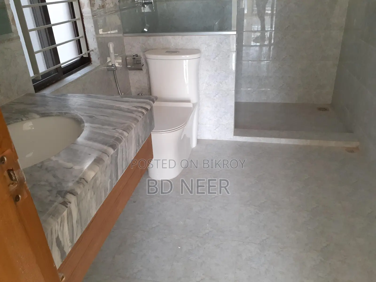 Unfurnished 3 Bed room Flat Rent in Gulshan