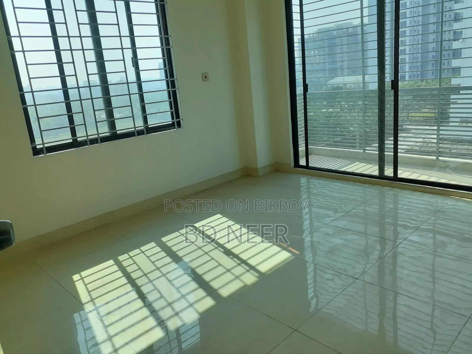 Unfurnished 3 Bed room Flat Rent in Gulshan