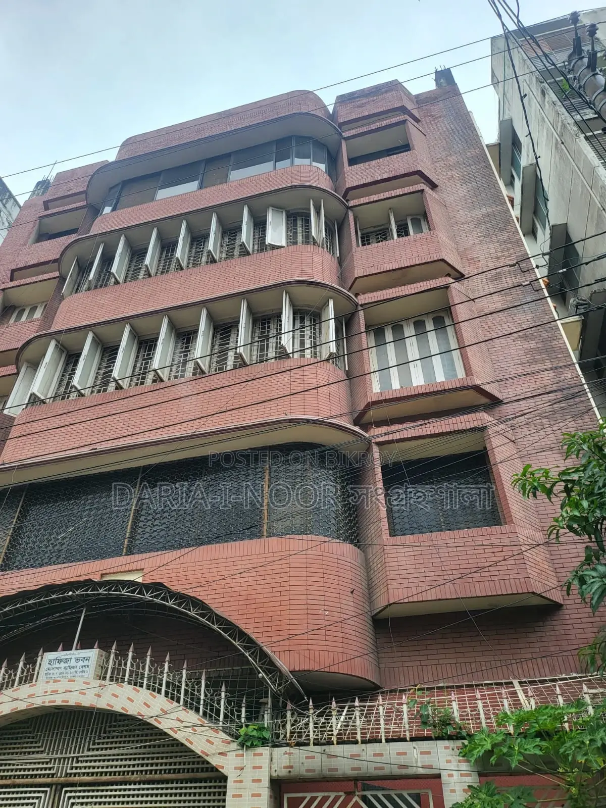 উত্তরায় সাড়ে পাঁচ কাঠা জমিতে Lift সুবিধা সহ সাত তলা Foundation এর বাড়ী