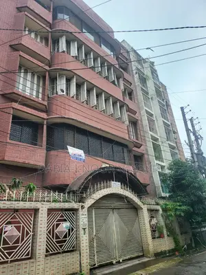 উত্তরায় সাড়ে পাঁচ কাঠা জমিতে Lift সুবিধা সহ সাত তলা Foundation এর বাড়ী