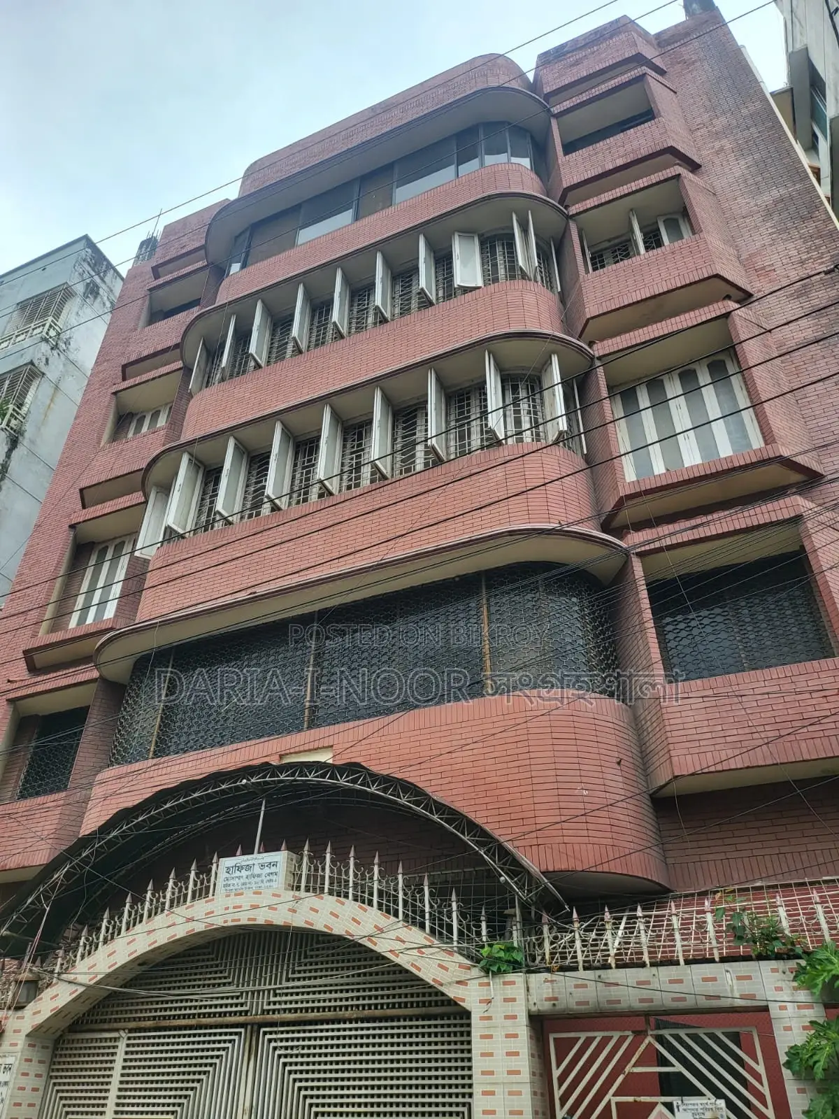 উত্তরায় সাড়ে পাঁচ কাঠা জমিতে Lift সুবিধা সহ সাত তলা Foundation এর বাড়ী
