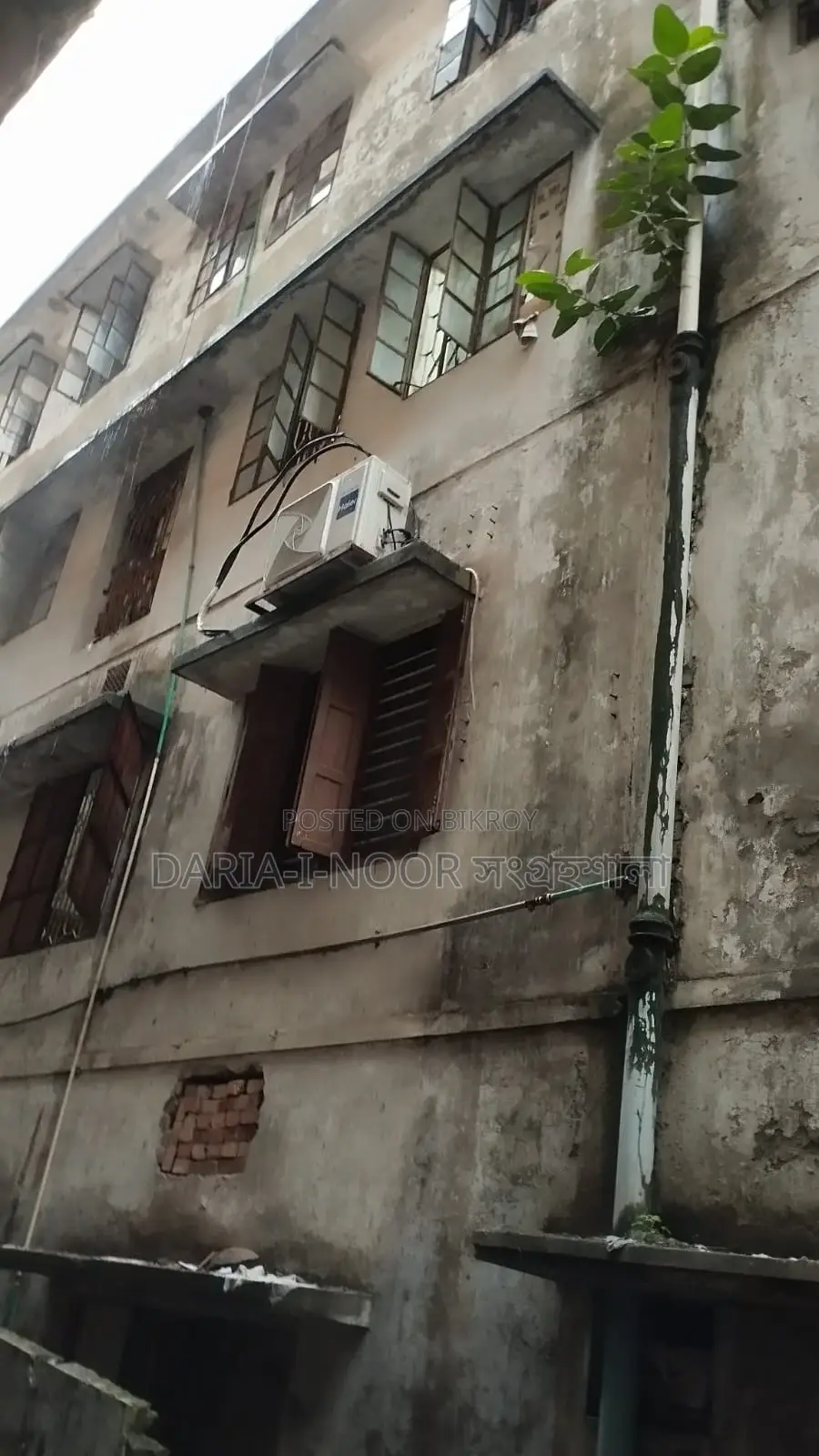পশ্চিম ধানমন্ডিতে মাসিক দুই লাখ টাকা আয়ের সুযোগে ৮.৫ কাঠা জমিতে বাড়ি