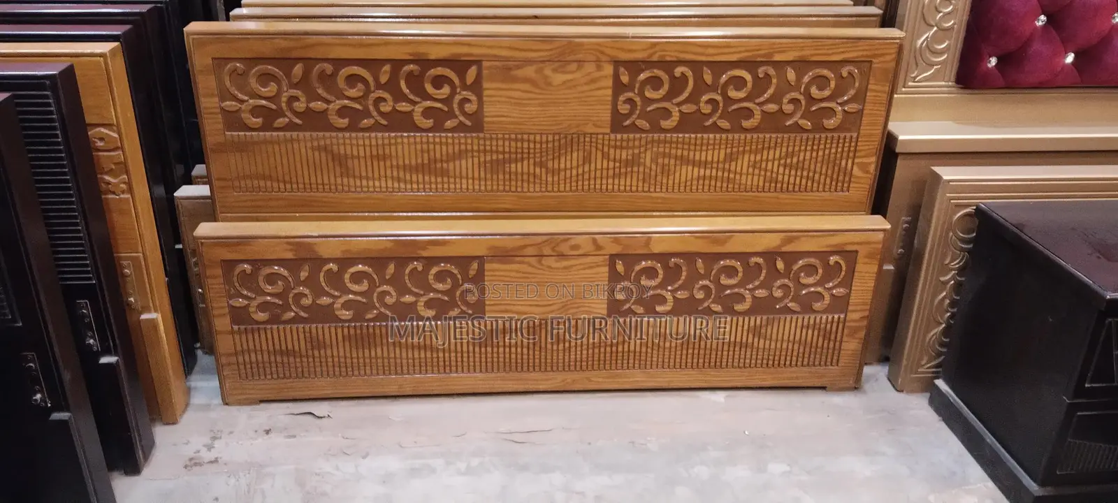 NEW BED CANADIAN OAK VENEER. M # 3234