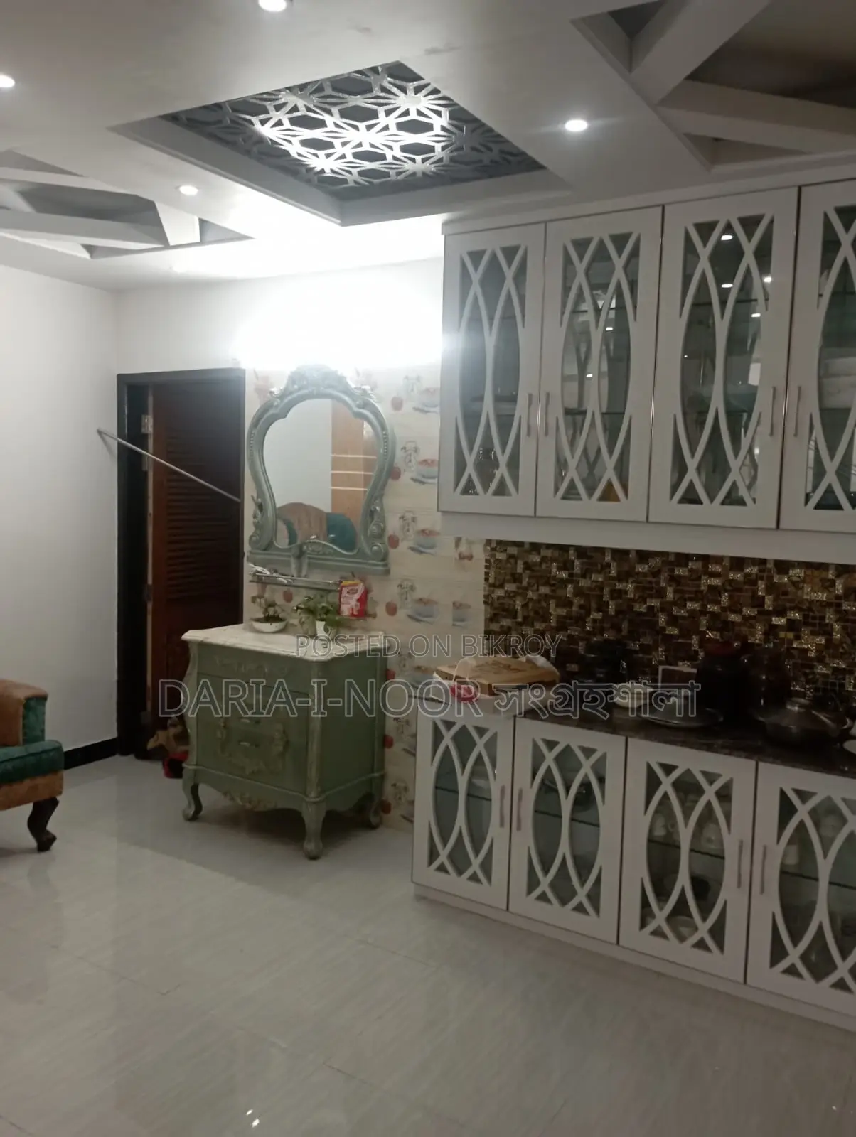 পশ্চিম ধানমন্ডিতে চার কাঠা জমিতে সুইমিং পুল Duplex সহ বাড়ি বিক্রি