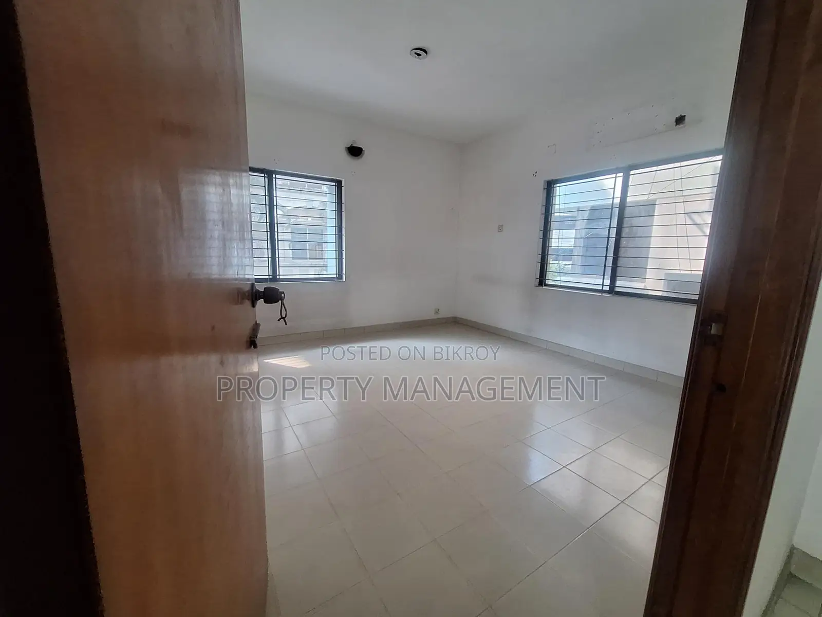 2300 Sqft Office Space for Rent in Gulshan 1 with Nice View