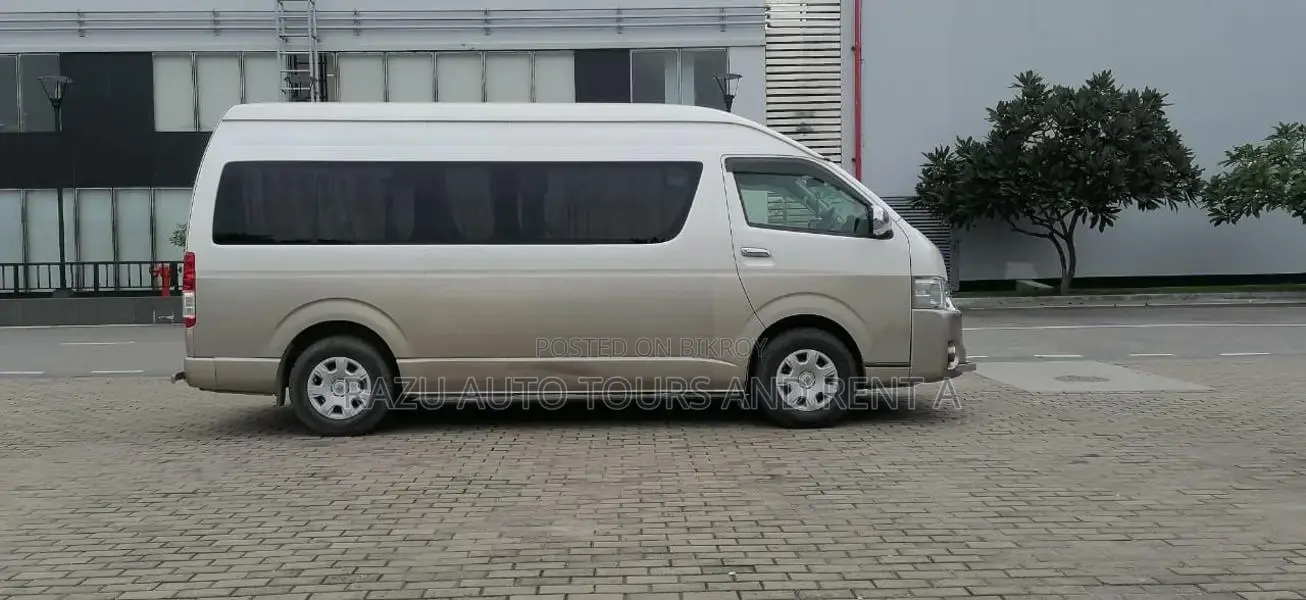 Grand Cabin Hiace For Rent