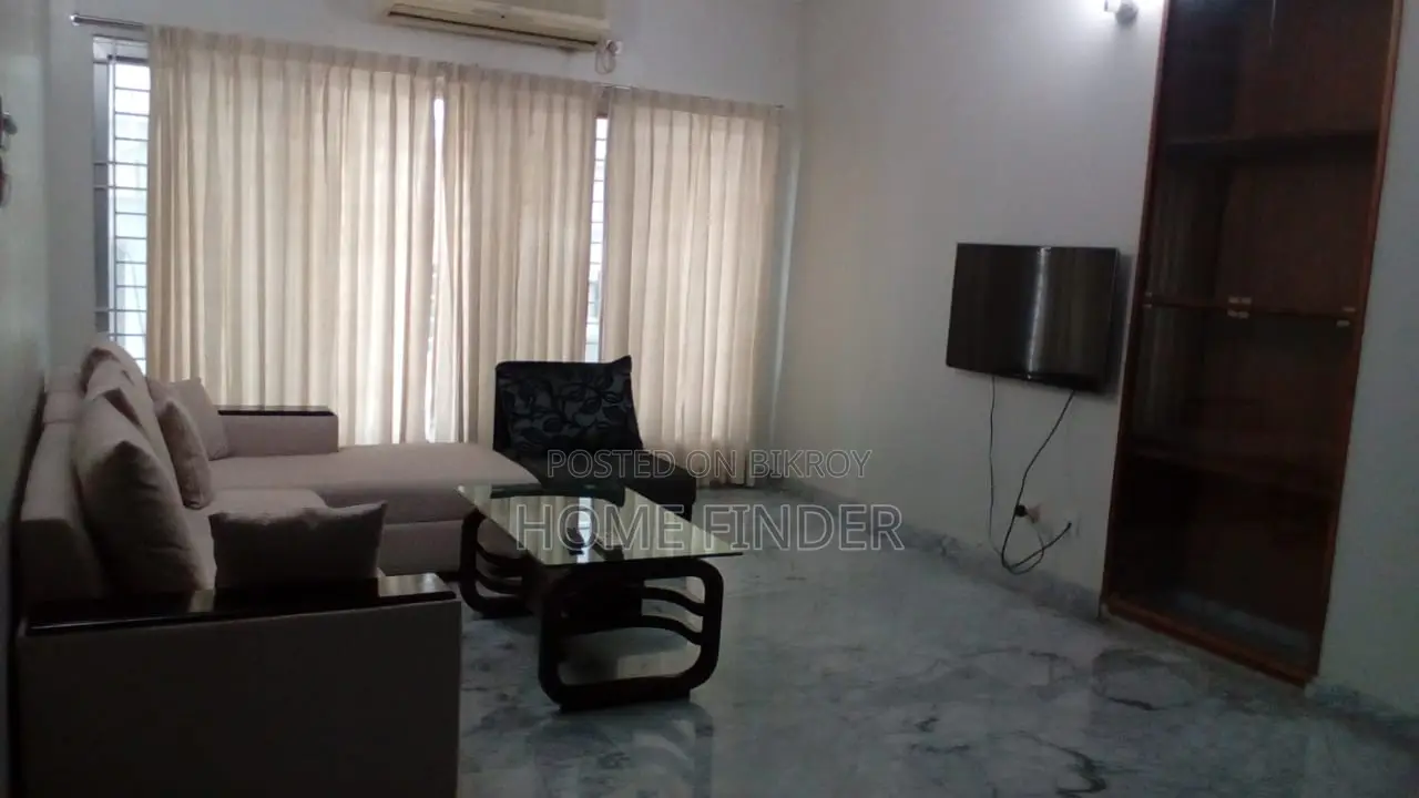 গুলশানে ২৬০০ স্কয়ার ফিটের ফুল ফার্নিশড অ্যাপার্টমেন্ট ভাড়া