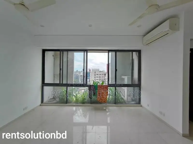 বারিধারায় ভাড়ার জন্য ৪০০০ বর্গফুটের বিলাসবহুল সেমি-ফার্নিশড অ্যাপার্টমেন্ট